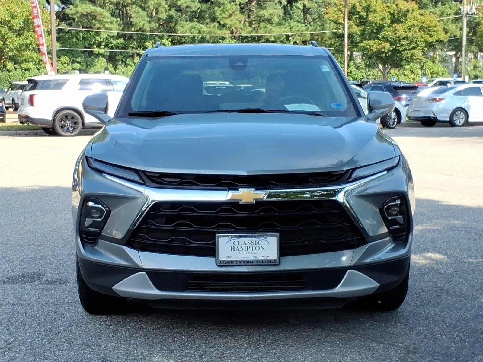 Used 2024 Chevrolet Blazer LT w/ Convenience Package FWD image 2