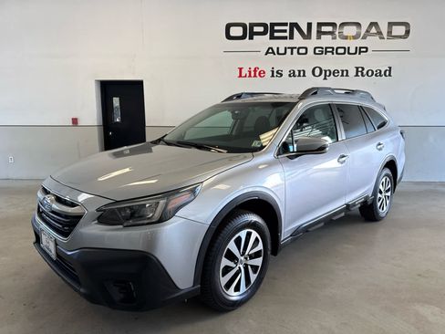 Used 2022 Subaru Outback Premium AWD/4WD image 3