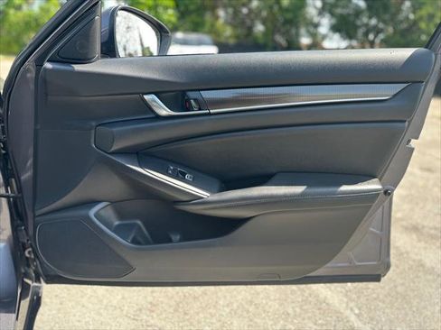Used 2019 Honda Accord LX image 17