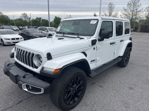 Used 2025 Jeep Wrangler Unlimited Sahara image 1