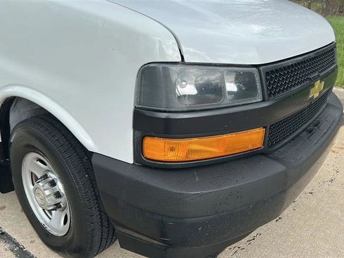 Used 2018 Chevrolet Express 3500 LT w/ LT Preferred Equipment Group image 2