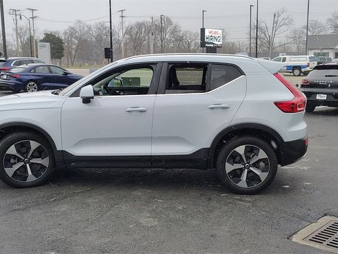 Certified 2025 Volvo XC40 B5 Plus image 5