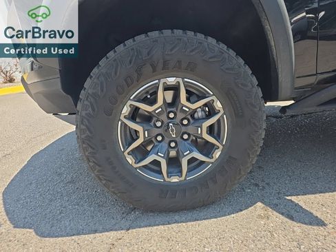 Used 2025 Chevrolet Colorado ZR2 w/ Technology Package AWD/4WD image 2