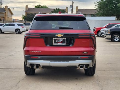 Used 2025 Chevrolet Traverse LT w/ Driver Confidence Package FWD image 13