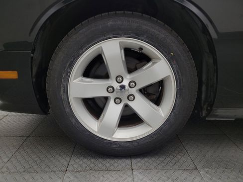 Used 2013 Dodge Challenger SXT image 31