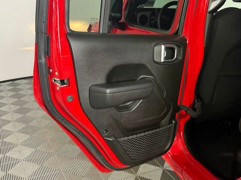 Used 2024 Jeep Wrangler Unlimited image 27