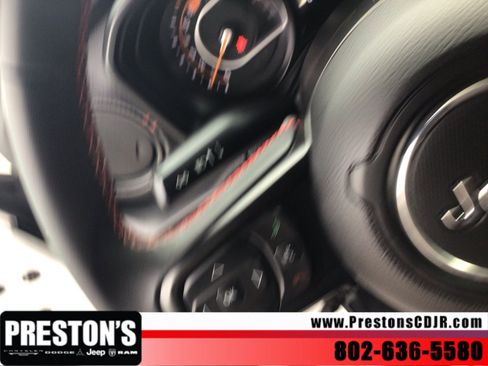 Used 2025 Jeep Wrangler Unlimited Rubicon AWD/4WD image 12