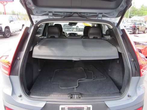 Used 2021 Volvo XC40 T5 Momentum image 11