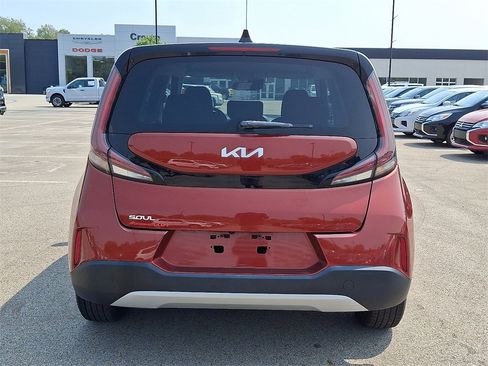 Used 2023 Kia Soul LX image 5