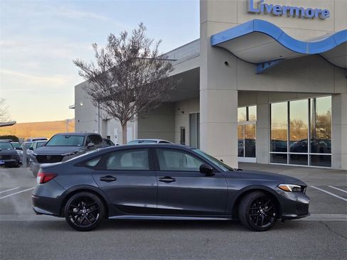 Used 2025 Honda Civic Sport image 3