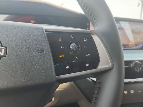 New 2025 Nissan Murano Platinum image 9