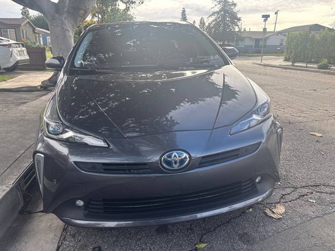Used 2022 Toyota Prius XLE w/ Advanced Technology Package FWD image 2