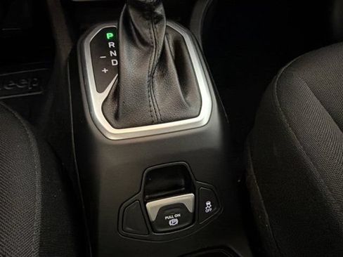 Used 2021 Jeep Renegade Latitude w/ Convenience Group AWD/4WD image 22