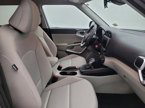 Used 2025 Kia Soul LX w/ LX Technology Package FWD image 21