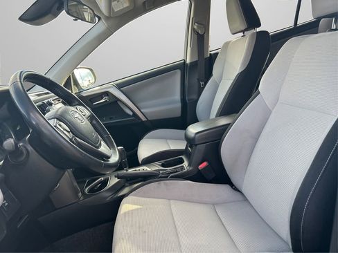 Used 2018 Toyota RAV4 XLE image 9