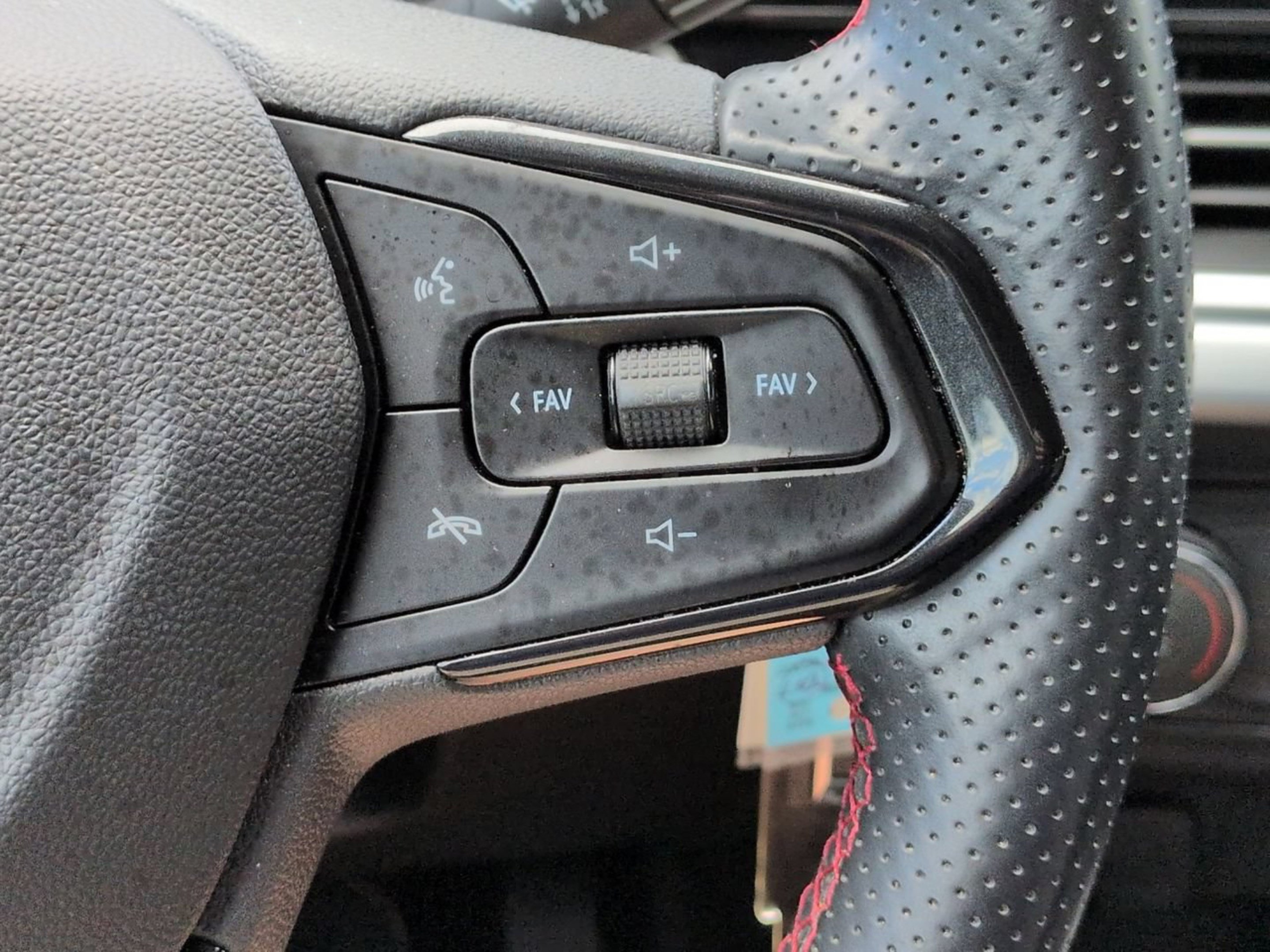 Used 2025 Chevrolet Trax RS w/ Driver Confidence Package FWD image 28
