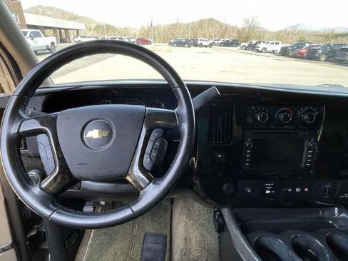 Used 2015 Chevrolet Express 2500 Extended RWD image 16