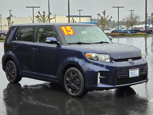 Used 2015 Scion xB image 3