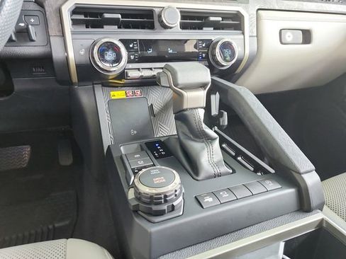 Used 2024 Toyota Tacoma Limited w/ Limited Package (LT) image 10