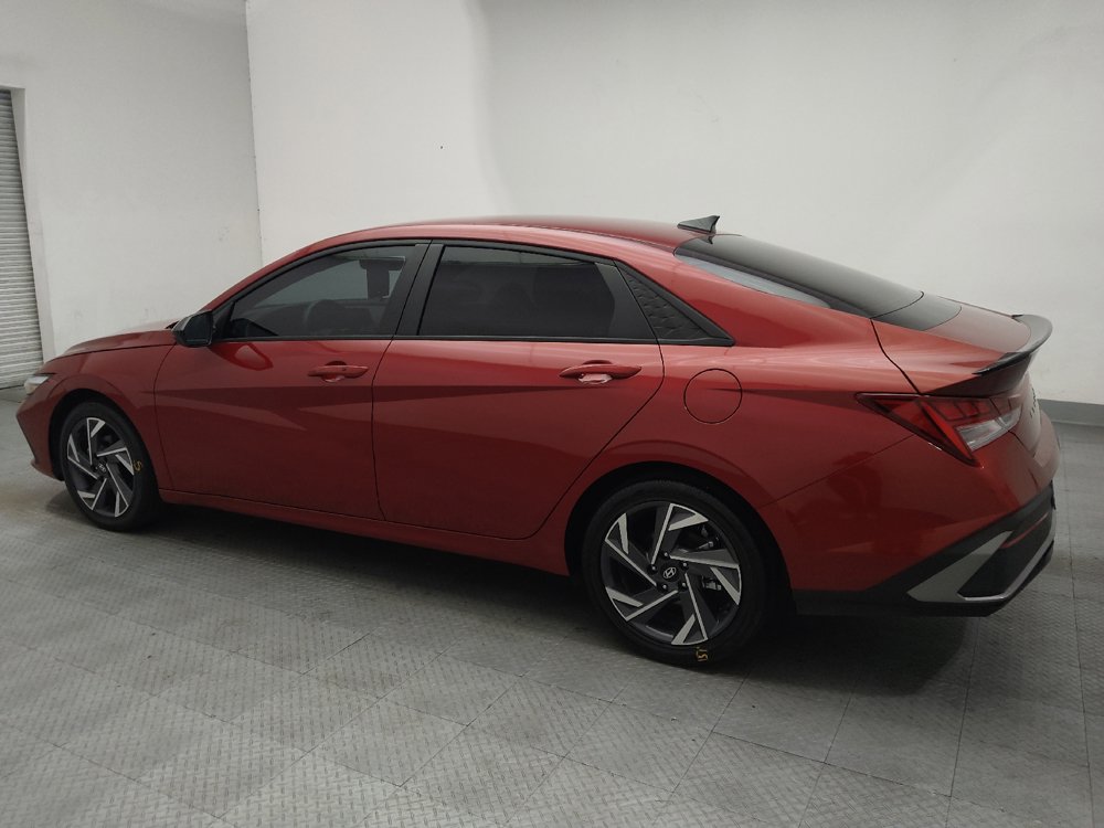 Used 2025 Hyundai Elantra SEL w/ Cargo Package FWD image 3