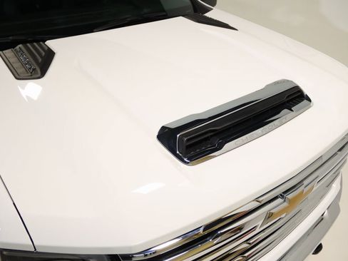 Used 2024 Chevrolet Silverado 2500 LTZ image 25