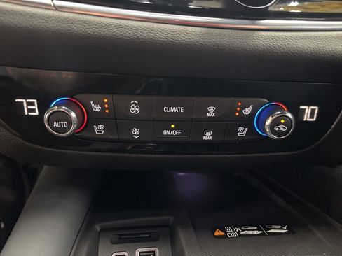 Used 2024 Buick Enclave Premium AWD/4WD image 27