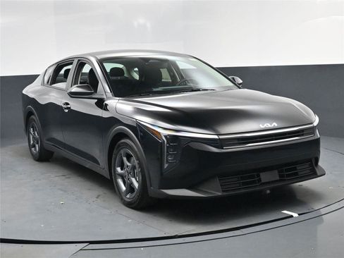 New 2025 Kia K4 LXS image 8