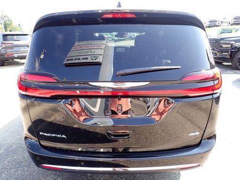 New 2026 Chrysler Pacifica Select image 4