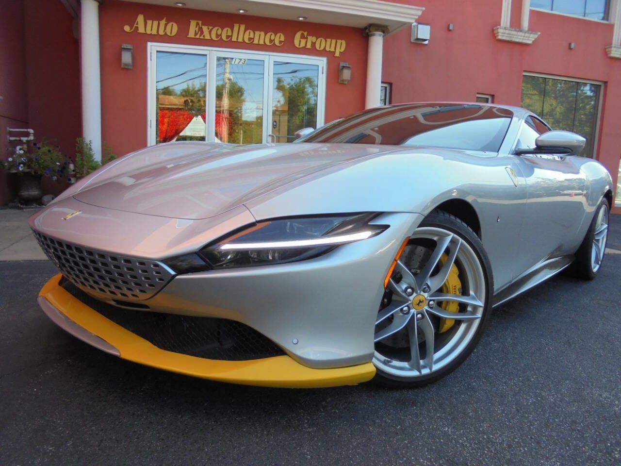 Used 2021 Ferrari Roma RWD image 2
