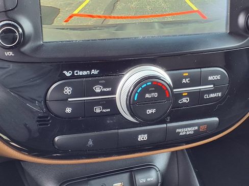 Used 2016 Kia Soul + w/ Audio Package FWD image 10