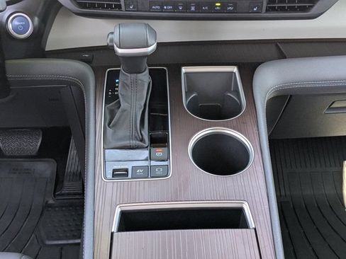 Used 2023 Toyota Sienna XLE FWD image 19