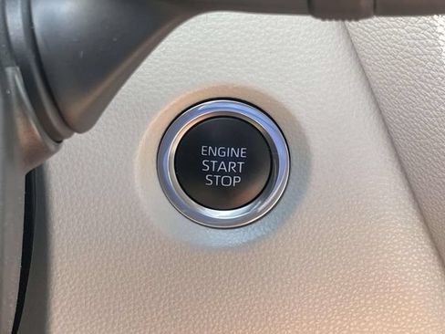 Used 2022 Toyota Corolla LE w/ LE Convenience Package FWD image 28