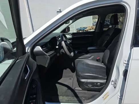 Used 2022 Jeep Grand Cherokee L Limited image 8