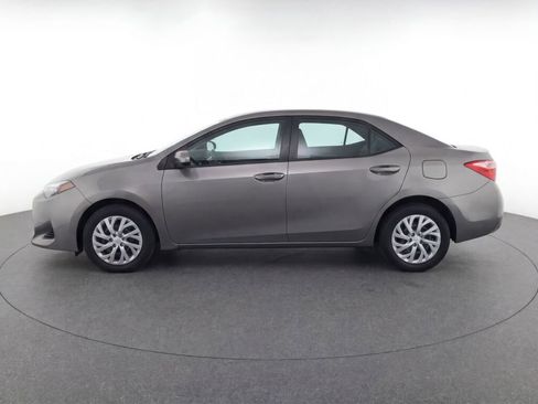 Used 2017 Toyota Corolla LE w/ Carpet Mat Package (TMS) FWD image 6
