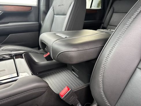 Certified 2025 GMC Yukon Denali image 40