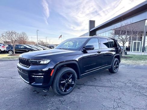 Used 2023 Jeep Grand Cherokee L Limited w/ Black Appearance Package image 3