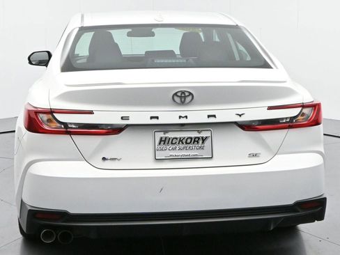 Used 2025 Toyota Camry SE image 6