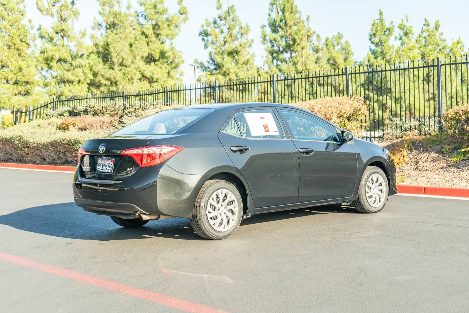 Used 2019 Toyota Corolla LE w/ Carpet Mat Package (TMS) FWD image 9