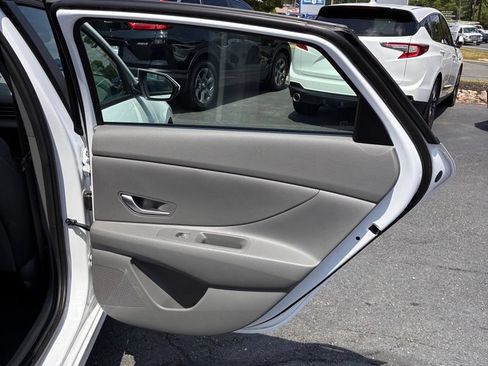 Used 2025 Hyundai Elantra Hybrid FWD image 42