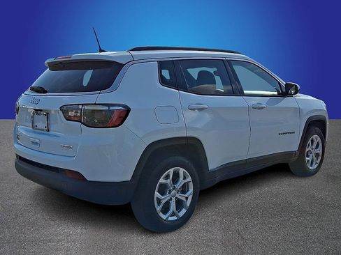 Used 2024 Jeep Compass Latitude AWD/4WD image 4