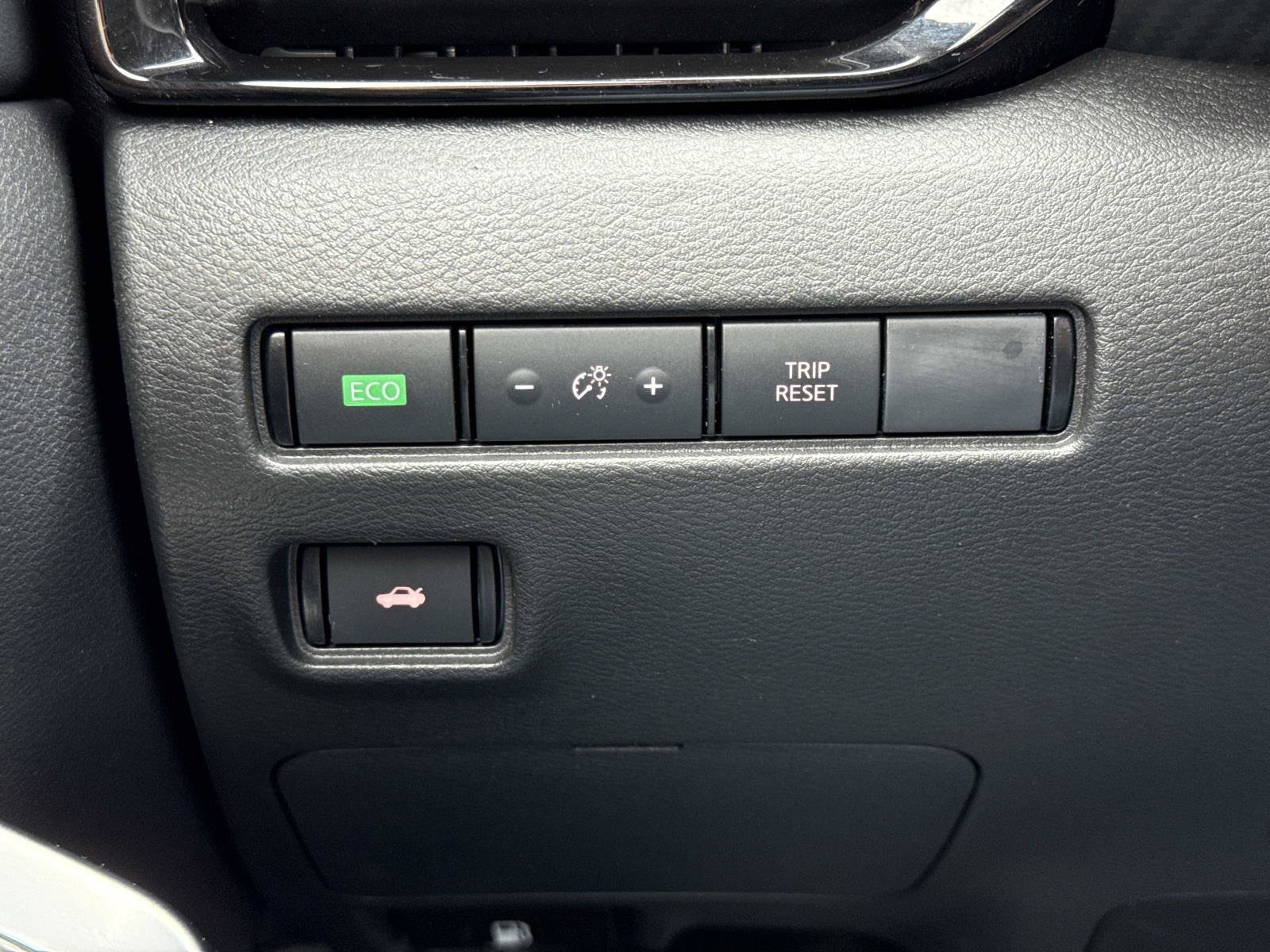 Used 2025 Nissan Sentra SR FWD image 19