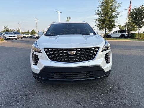 Used 2022 Cadillac XT4 Luxury w/ Cold Weather Package AWD/4WD image 3