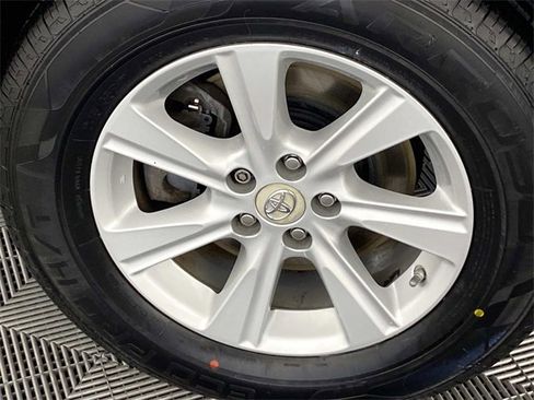 Used 2012 Toyota Highlander SE w/ Tow Pkg image 27