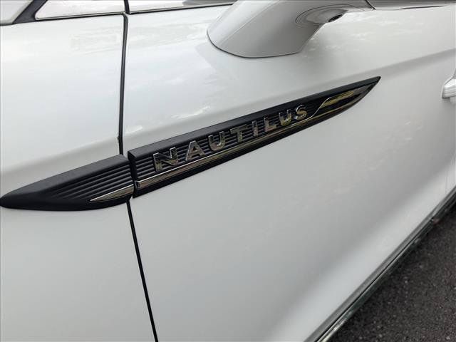 Used 2022 Lincoln Nautilus Reserve w/ Equipment Group 201A AWD/4WD image 10