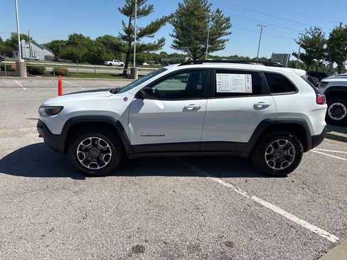 Used 2022 Jeep Cherokee Trailhawk w/ Comfort/Convenience Group AWD/4WD image 17