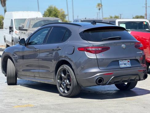 Used 2022 Alfa Romeo Stelvio Veloce AWD/4WD image 3
