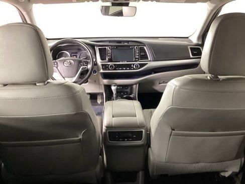 Used 2018 Toyota Highlander XLE AWD/4WD image 28