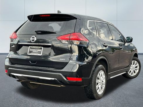Used 2018 Nissan Rogue S AWD/4WD image 2