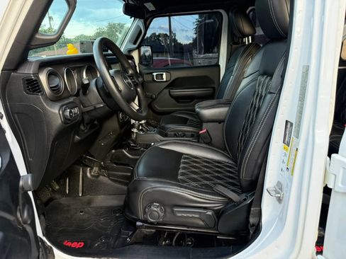 Used 2018 Jeep Wrangler Unlimited Sport AWD/4WD image 9