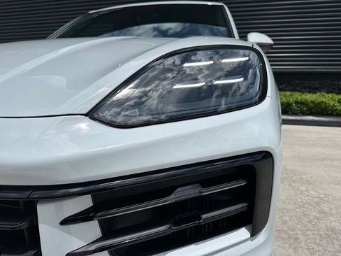 Certified 2026 Porsche Cayenne AWD/4WD image 9